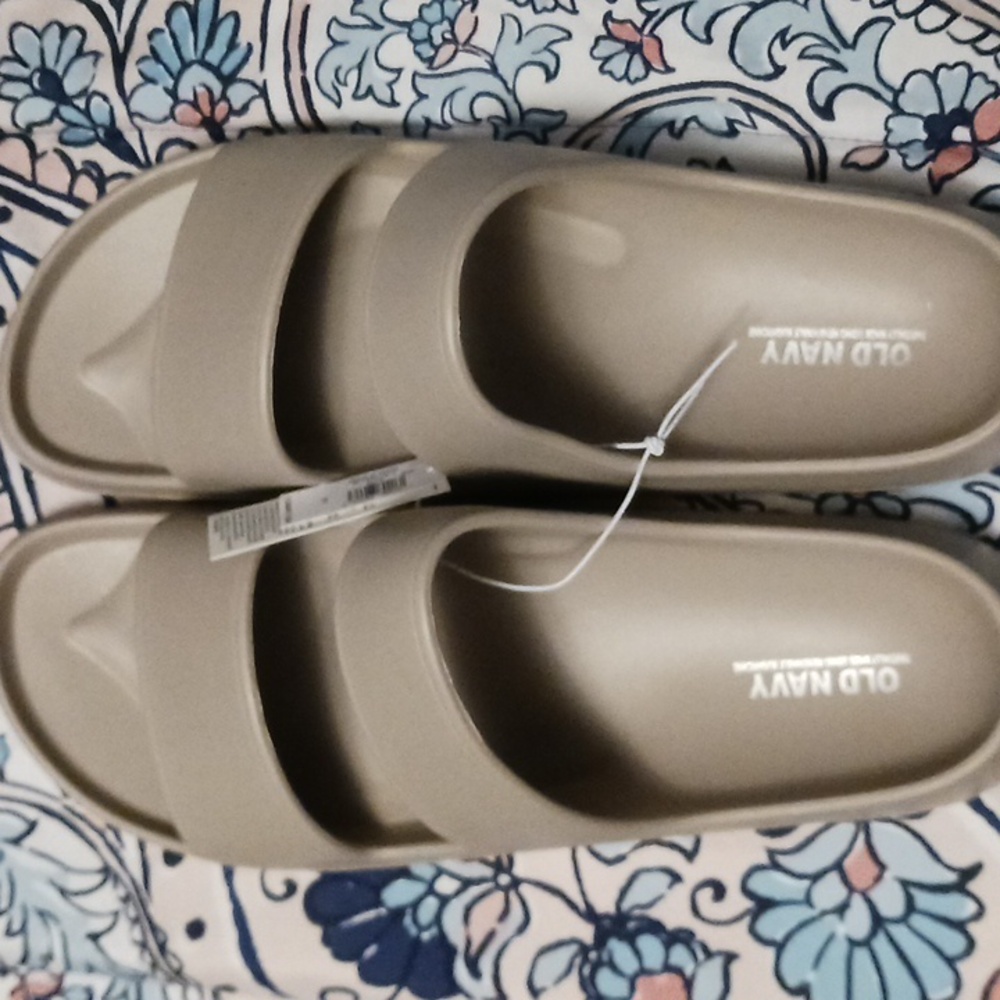 Women's slides